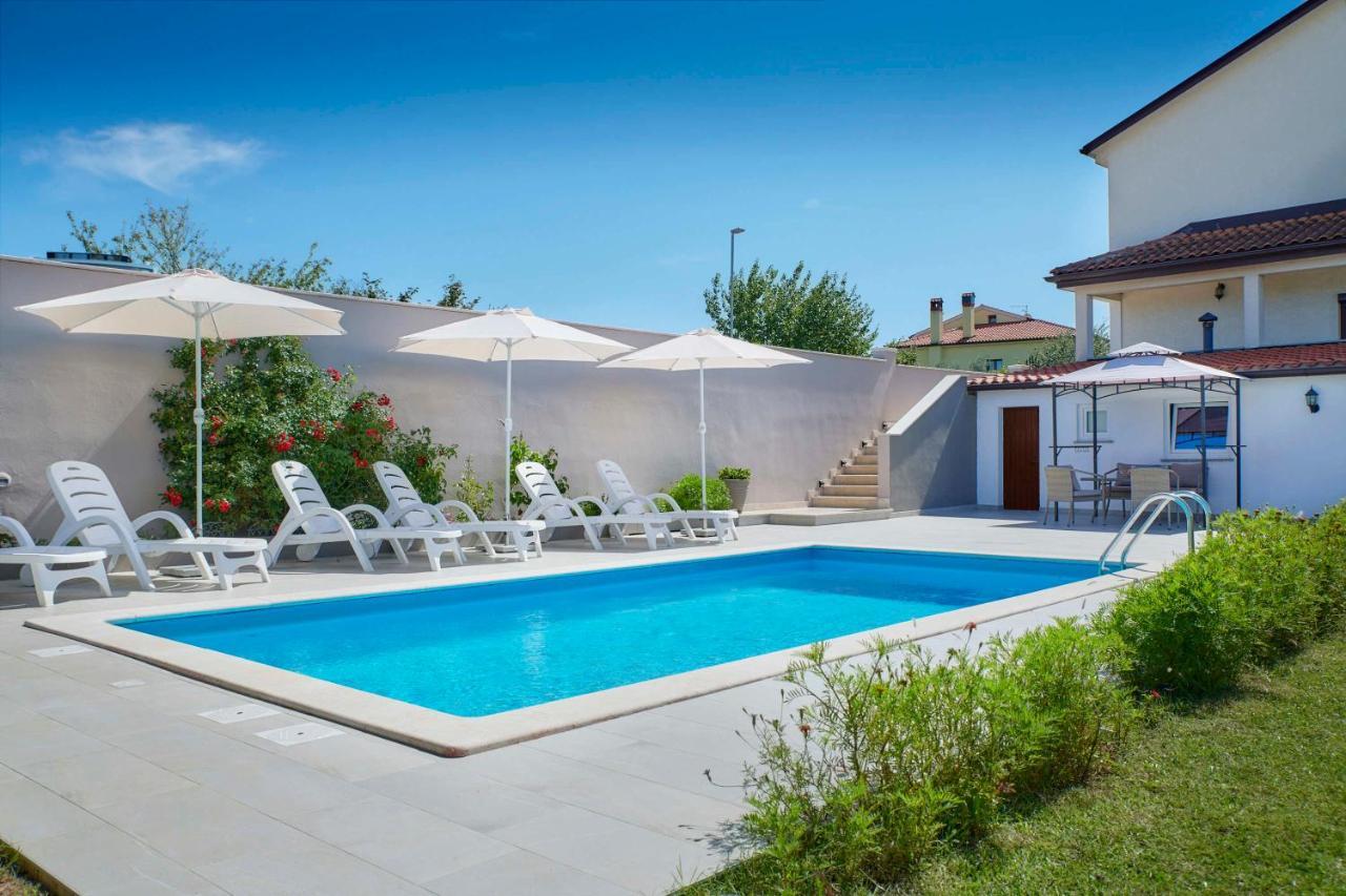 Holiday House Emma Burići Екстериор снимка