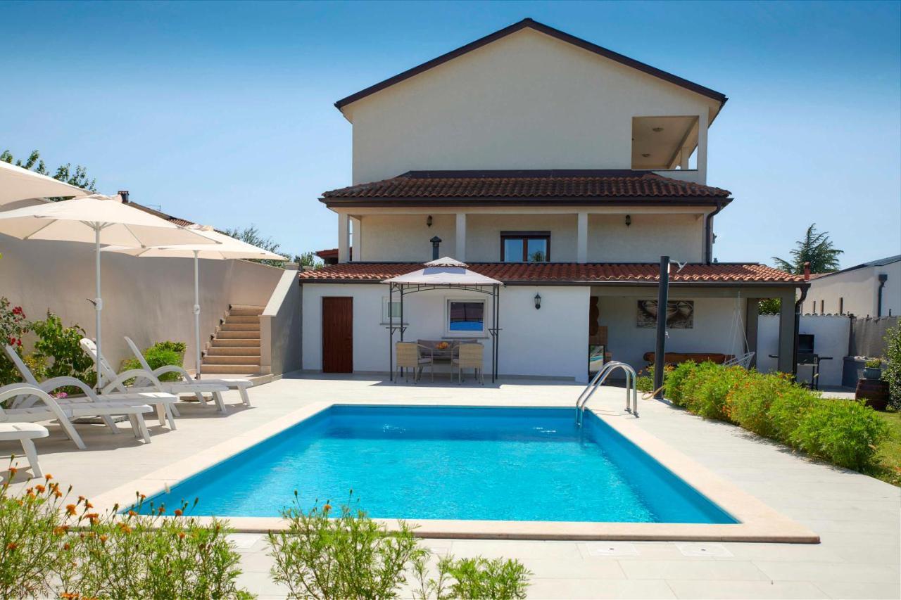 Holiday House Emma Burići Екстериор снимка