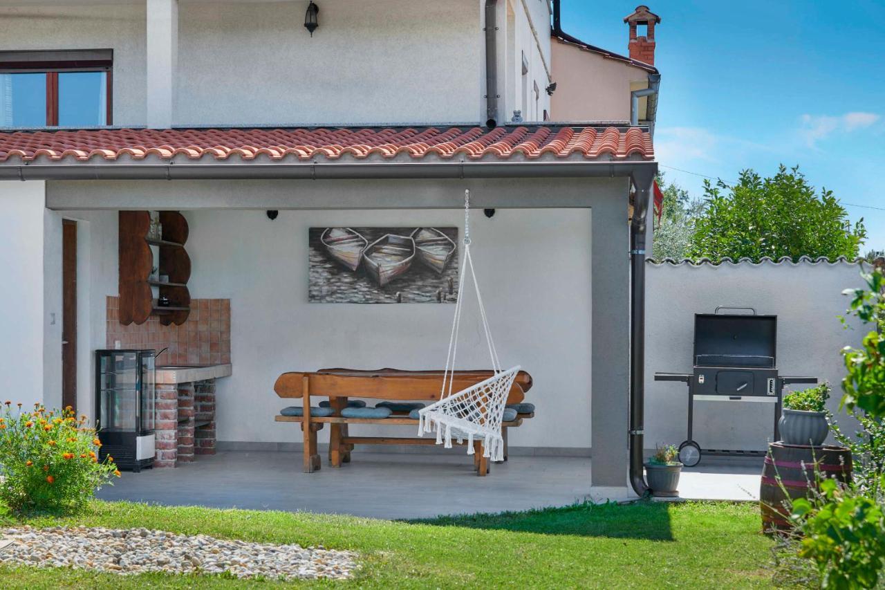 Holiday House Emma Burići Екстериор снимка