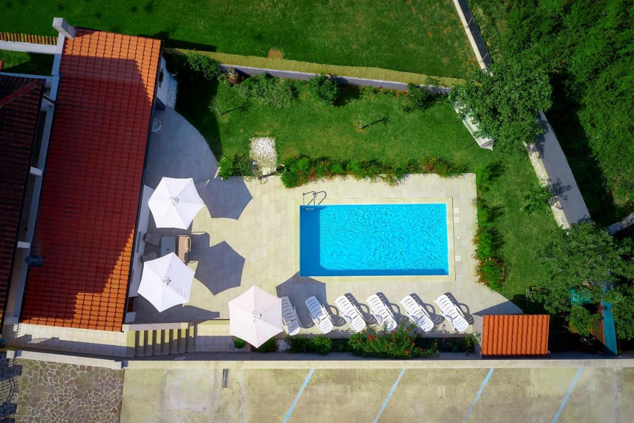Holiday House Emma Burići Екстериор снимка