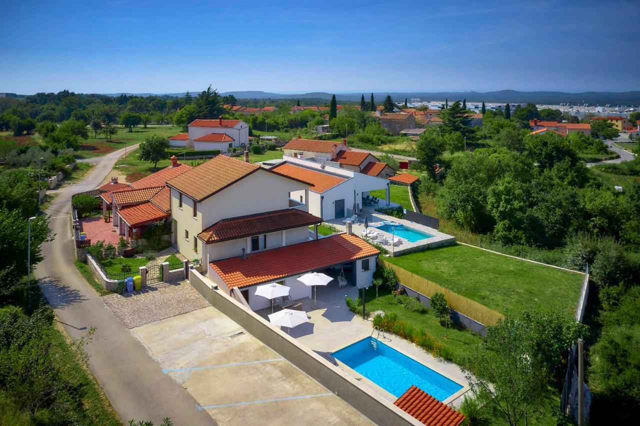 Holiday House Emma Burići Екстериор снимка