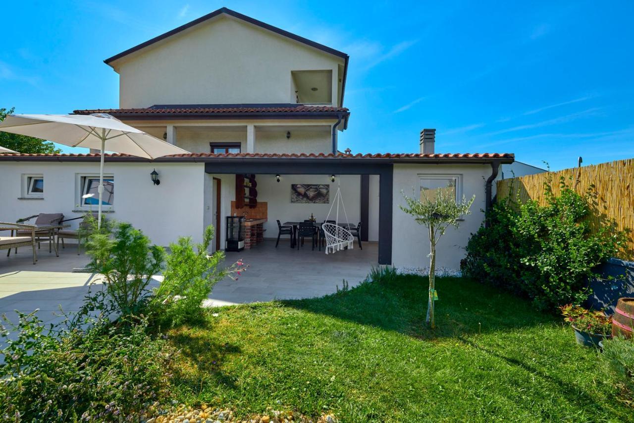 Holiday House Emma Burići Екстериор снимка