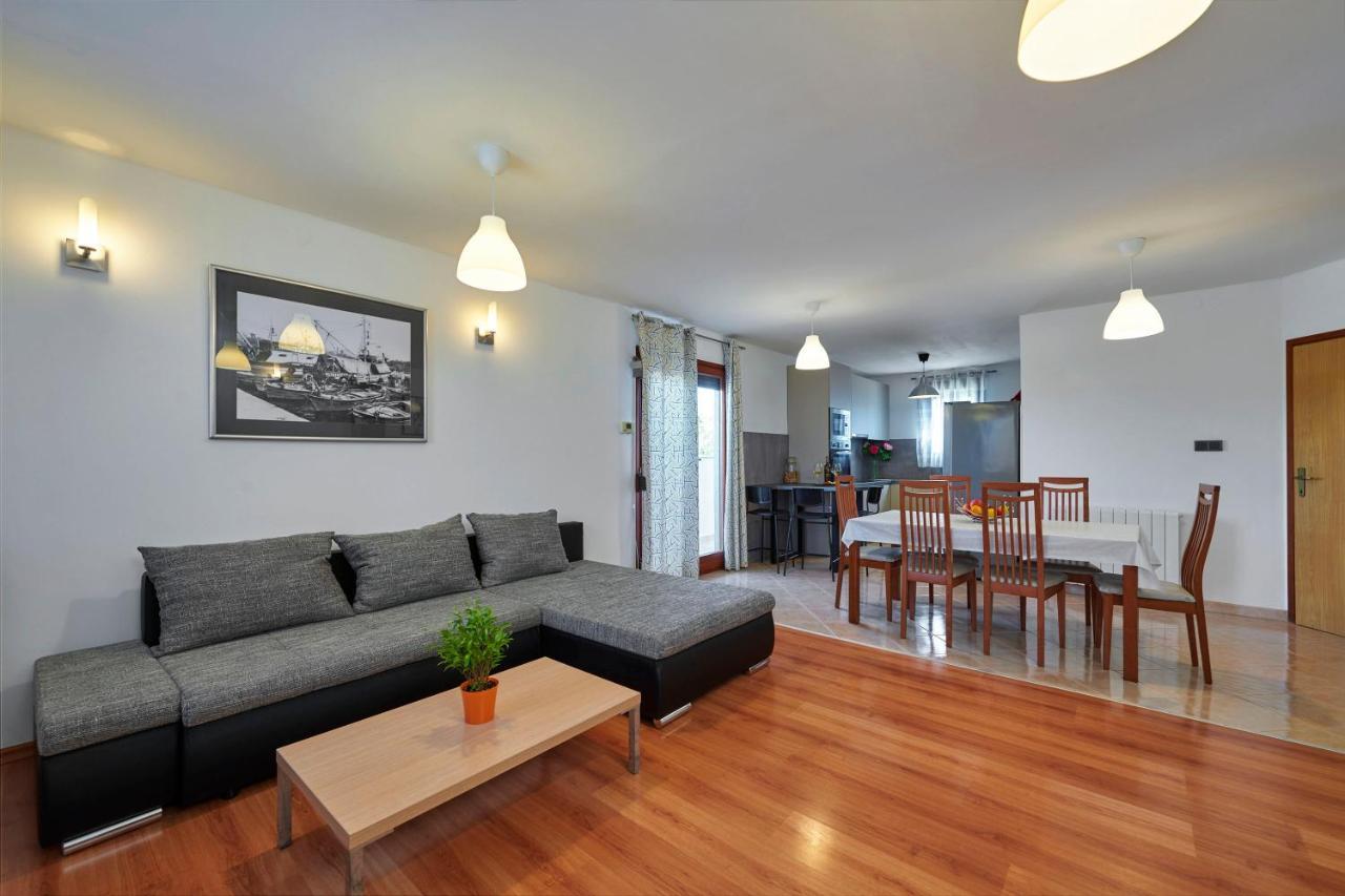 Holiday House Emma Burići Екстериор снимка