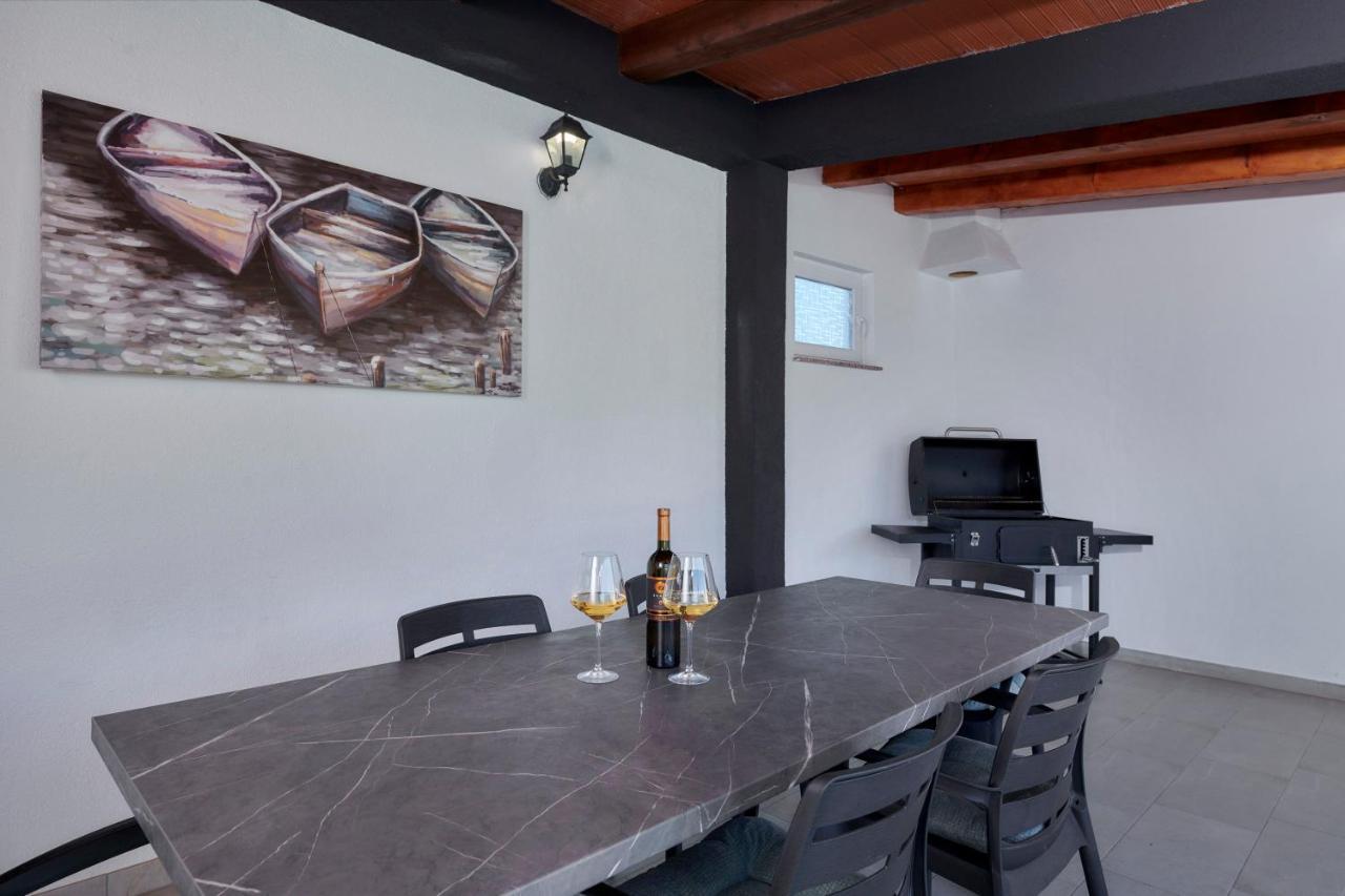 Holiday House Emma Burići Екстериор снимка